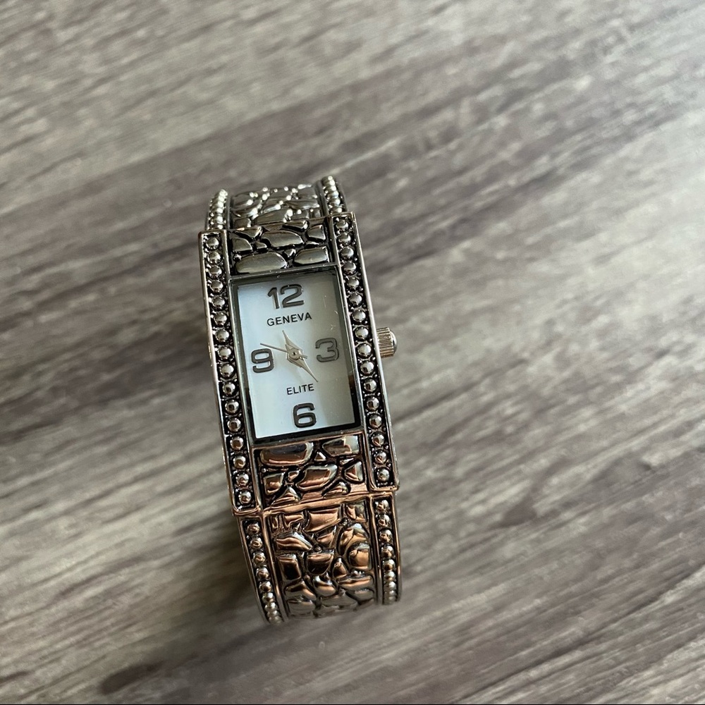 Geneva Elite Antique Pebble Silver Cuff Watch